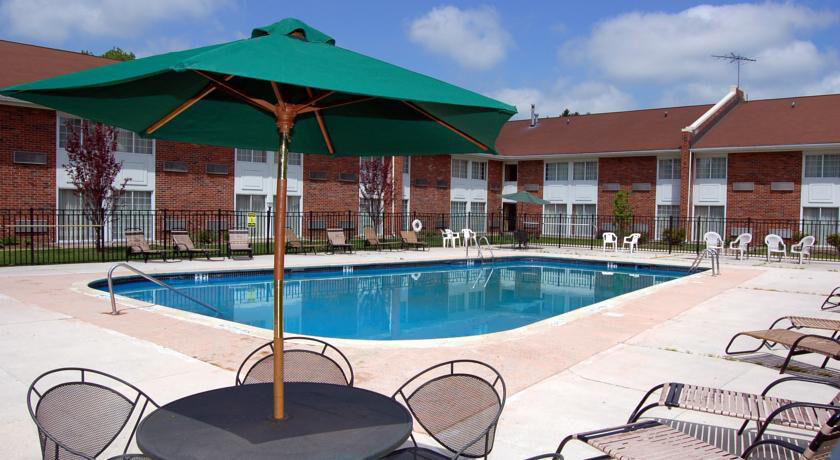 Clarion Inn Bradley Airport วินด์เซอร์ล็อกส์ ภายนอก รูปภาพ